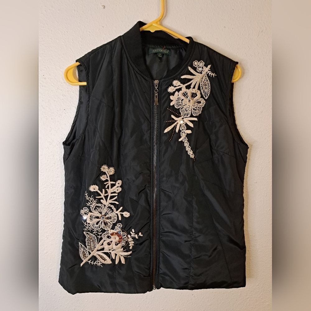 For Cynthia brown zip up embroidered vest size medium